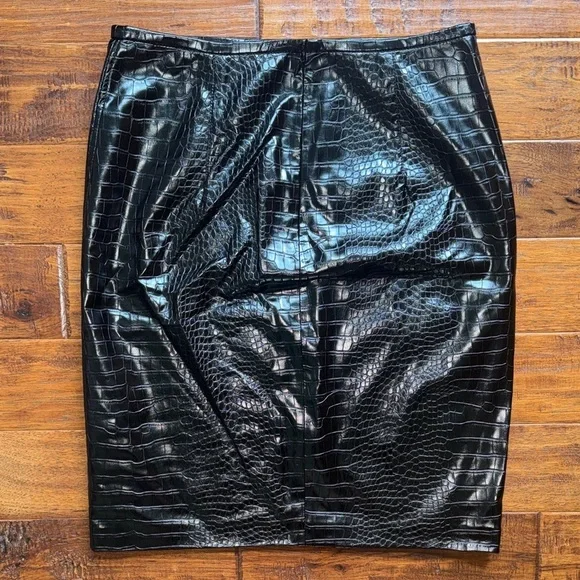 J. Crew Pencil Skirt in Croc Embossed Faux Leather, size 4 - Picture 7 of 9